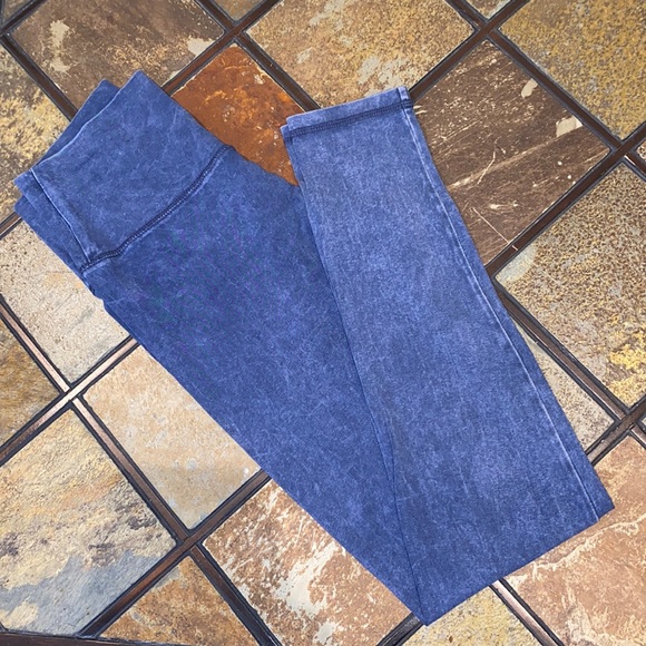 NWOT aerie blue acid wash leggings